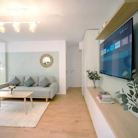 Appartamento Urban Nest By The Station Bucarest Esterno foto